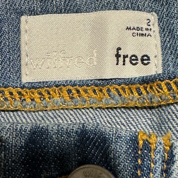 Wilfred Free Aritzia Women’s Button Down Denim Mini Skirt - Picture 4 of 5